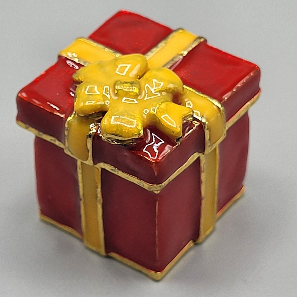 Work of Art Trinket Box Miniature Red Gift Present Holiday Enameled Magnetic Red - Picture 8 of 11